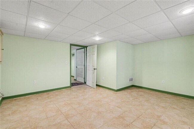 Foto del edificio - 5200 Laurel Bridge Dr SE