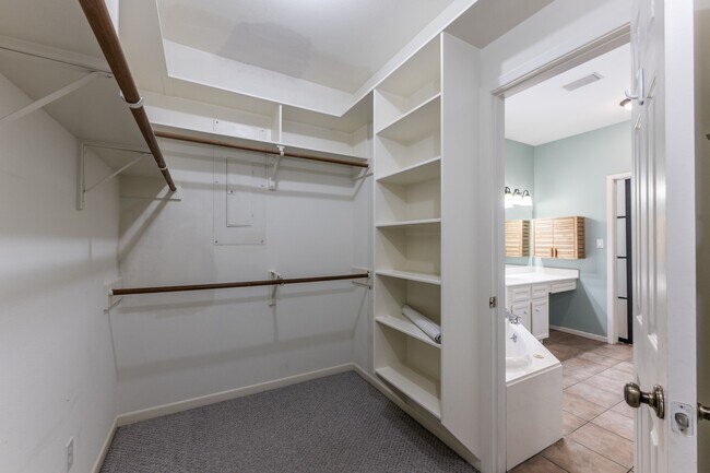 Foto del edificio - 1002 Amesbury Ct