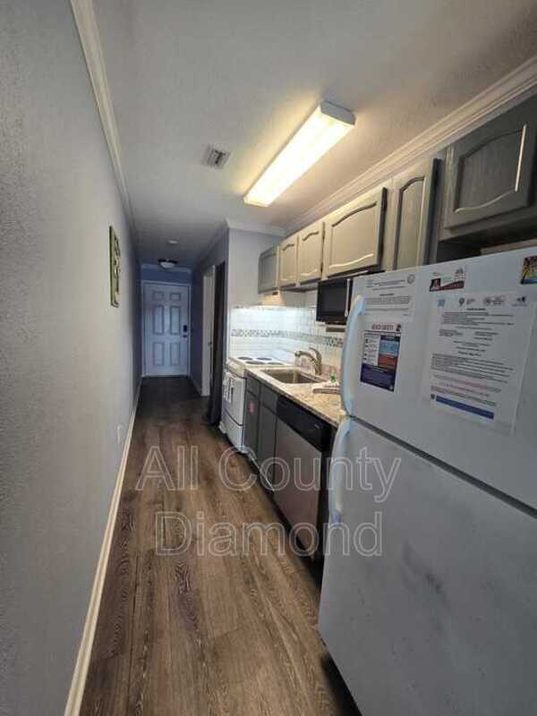 Foto del edificio - 301 Lullwater Dr