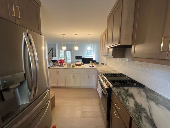 Foto del edificio - Welcome to this updated townhome in Northe...