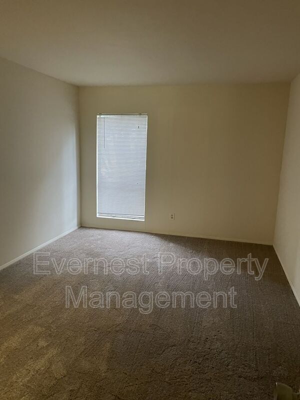 Building Photo - 2235 Sedgwick St