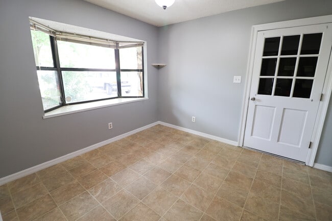 Building Photo - 137 Porter Dr