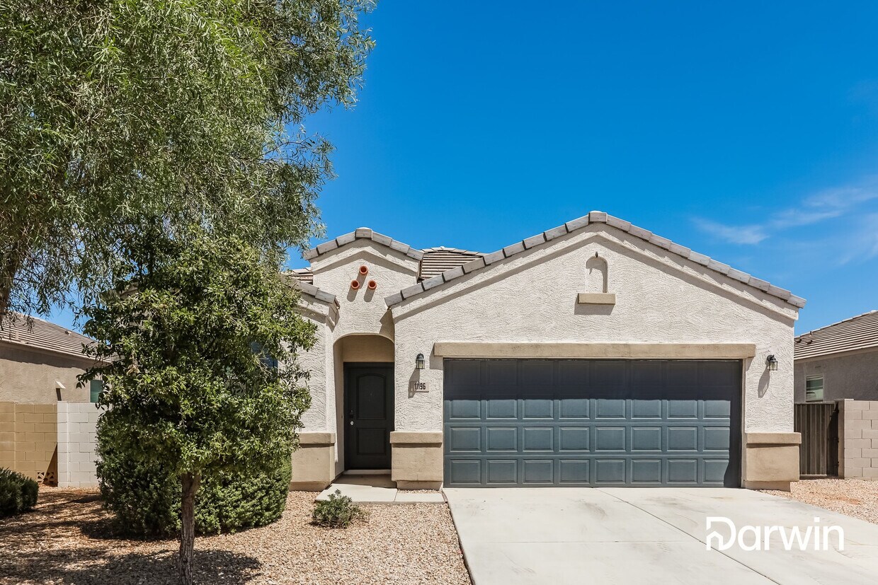 Foto principal - 11196 E Cliffrose Ln