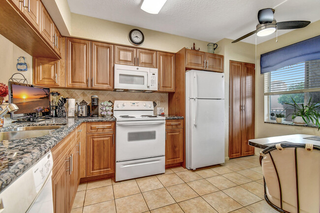 Building Photo - 5842 Crystal Shores Dr