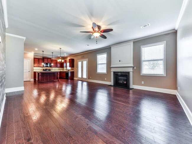 Building Photo - 833 Harrison Dr