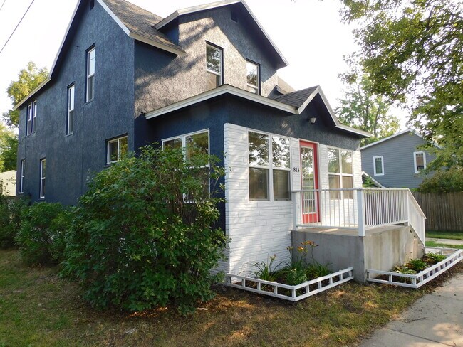 Building Photo - 815 Ivy St