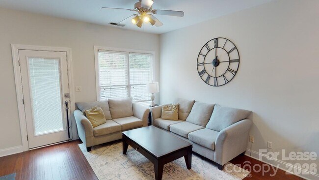 Foto del edificio - 1007 Park West Dr