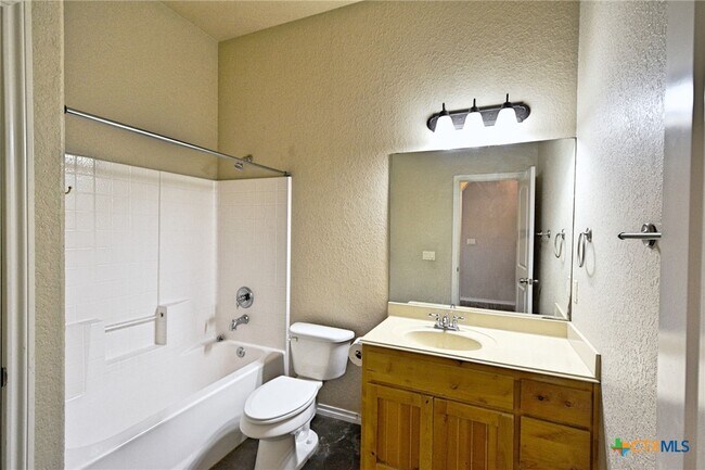 Building Photo - 2428 Kolton St