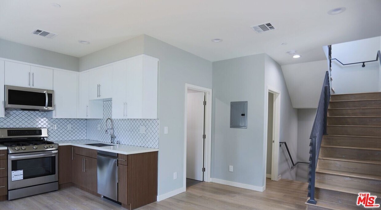 Foto principal - 1242 Beachwood Dr
