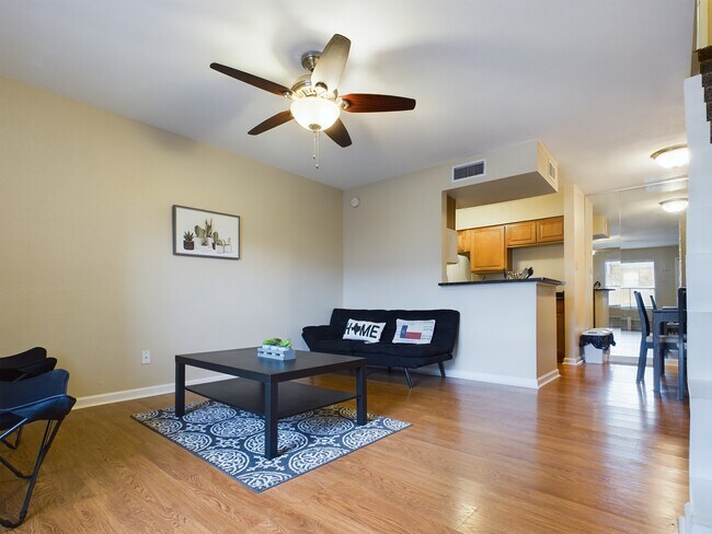 Foto del edificio - 904 University Oaks Blvd