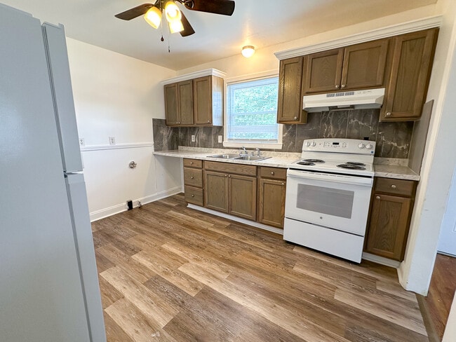 Building Photo - 3123 Fairbrook Dr