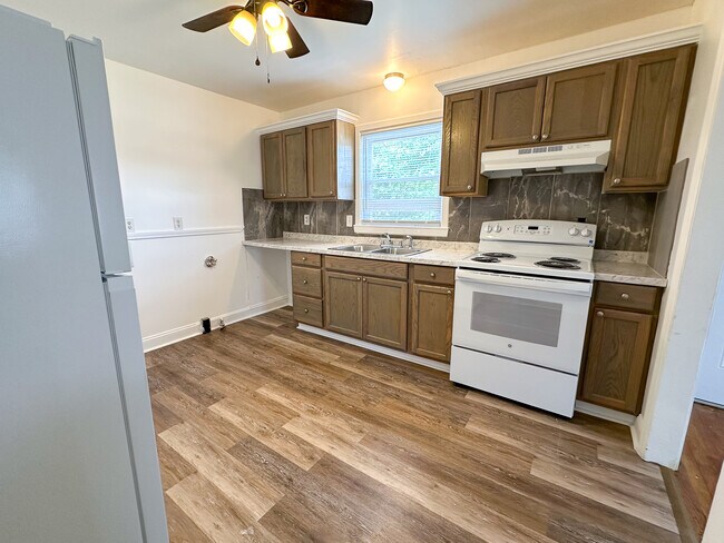 Foto del edificio - 3123 Fairbrook Dr