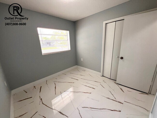 Building Photo - Completely Renovated 3 Bedrooms / 2 Bathro...
