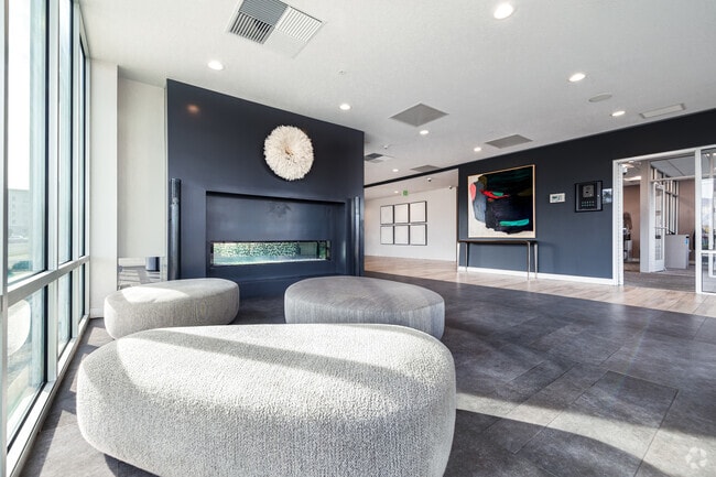 Lobby - Meadowbrook