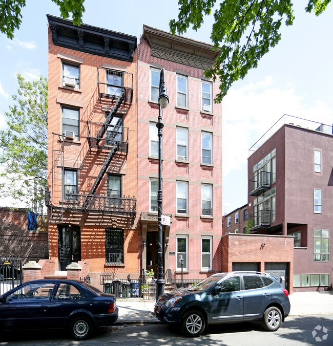 Building Photo - 477 Clinton St