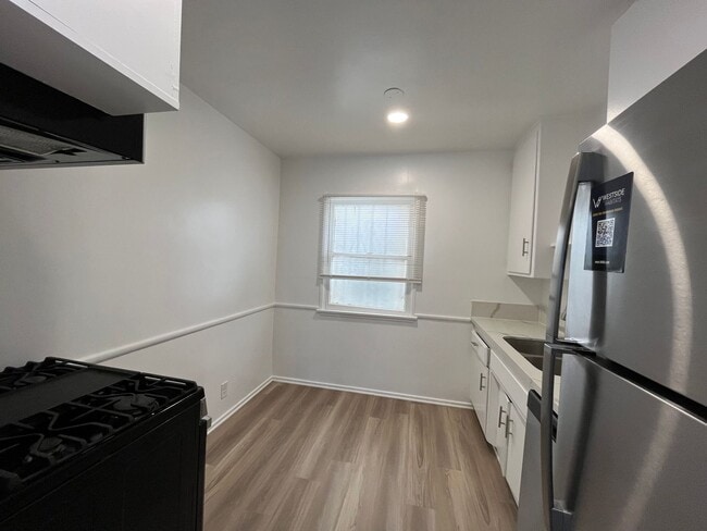 Interior Photo - 7044 Lanewood Ave