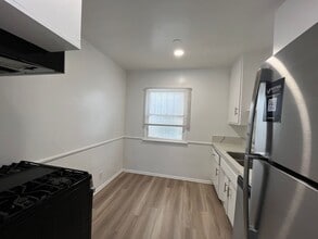 Interior Photo - 7044 Lanewood Ave