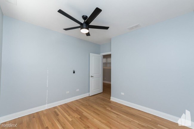 Building Photo - 1448 W Thorndale Ave