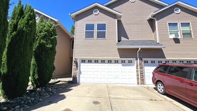 Building Photo - 8111 NE 36th Ct