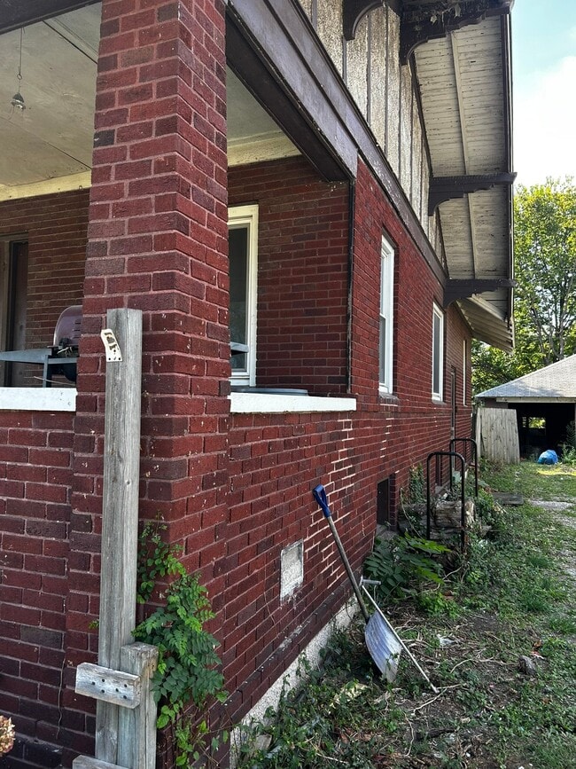 Building Photo - 830 N Wood River Ave