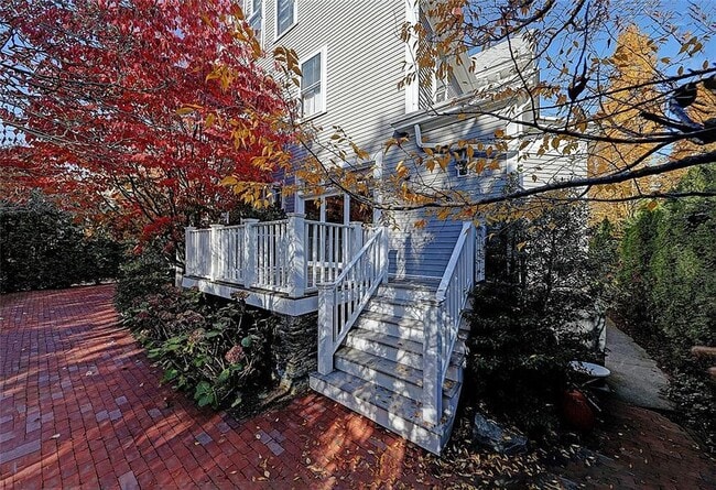 Private Back Deck - 123 Benevolent St
