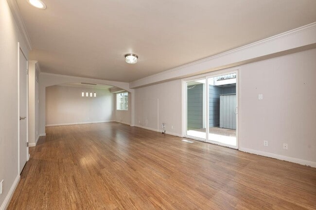 Building Photo - 605 Highland Ave