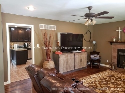 Foto del edificio - 7428 Woodson - Updated Ranch!