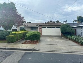 Building Photo - 715 Caliente Ave