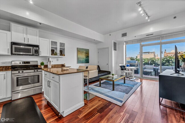 Foto del edificio - 230 W Division St