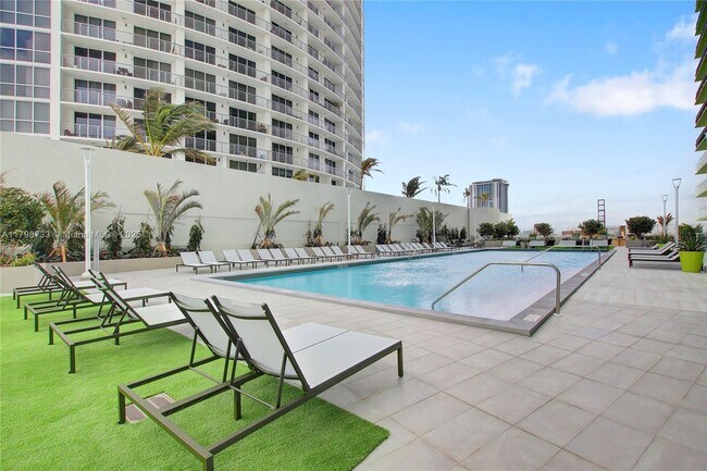 Foto del edificio - 1756 N Bayshore Dr