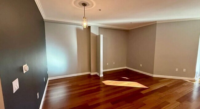 Building Photo - Spacious Studio with 2 Parking Spaces, W/D, Large Patio available in Cortez Hill