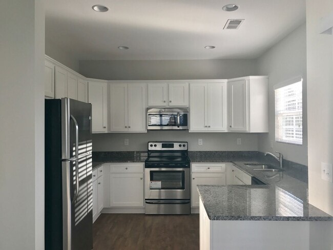 Foto del edificio - Come view these Luxurious 4 bedroom 2.5 bath w/2 Car Garage 2 Story homes. Located in Salisbury