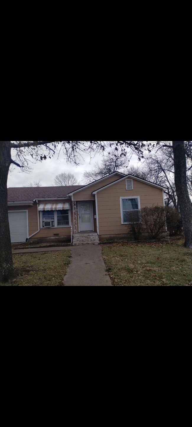 Building Photo - 207 N Highland Ave