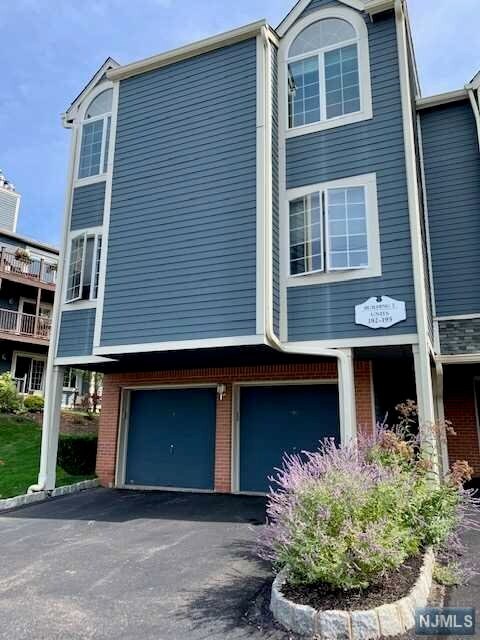 Foto principal - 195 Surrey Ct