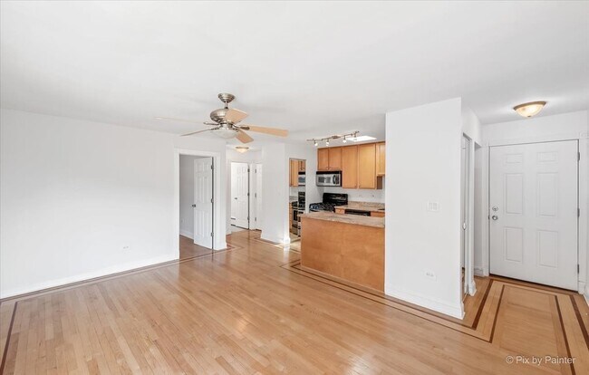 Foto del edificio - 7610 N Rogers Ave