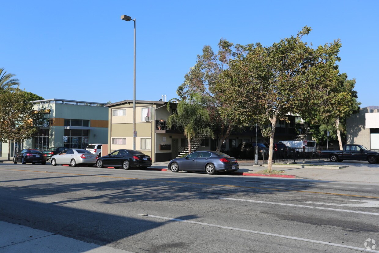Building - 909 S Central Ave