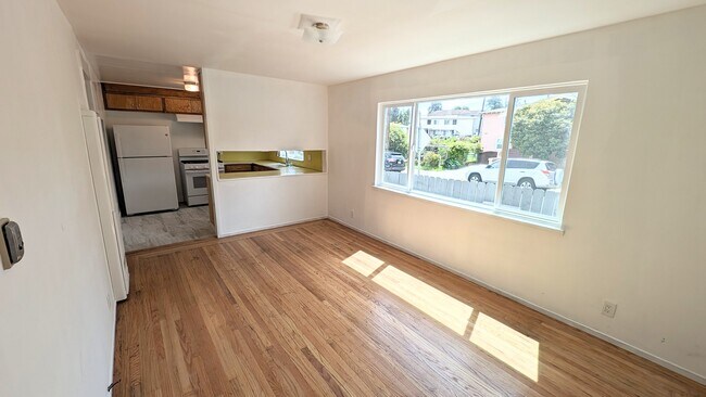Building Photo - 1180 Bayview Avenue