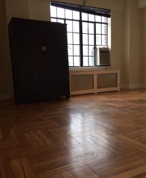 Foto principal - 340 E 42nd St