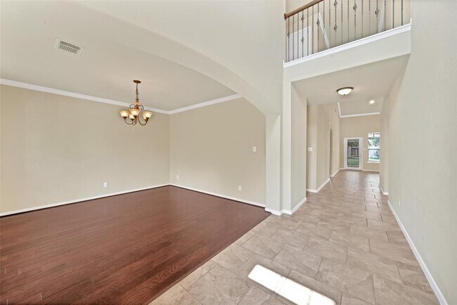 Building Photo - 130 S Vershire Cir