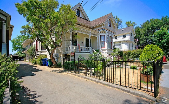 Building Photo - 2128 Alameda Ave