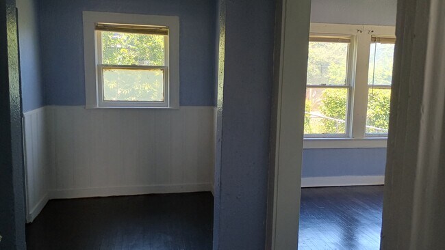 Building Photo - 839 Lambert St