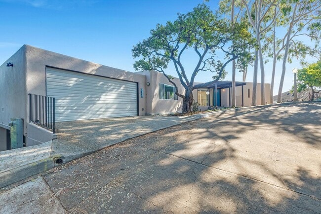 Building Photo - 1685 Poppy Peak Dr