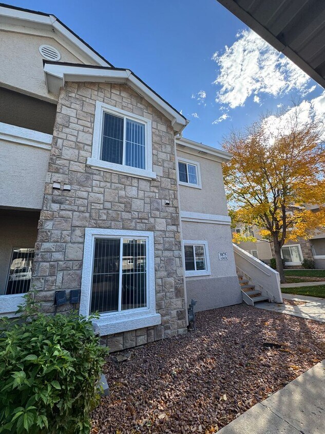 Gorgeous 2 Bed 2 Bath Condo! - Nice 2 bedroom, 2 bath condo close to Fort...