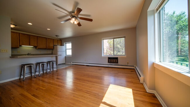 Building Photo - Parkview Apartments