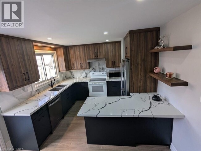 Photo du bâtiment - 596 Grey St