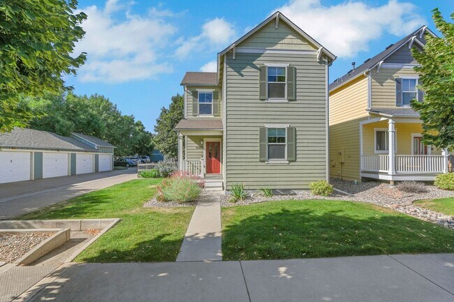 Building Photo - Charming 3br/3ba Bungalow in East-Central ...