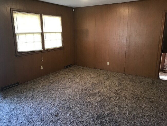 Foto del edificio - Large 4 Bedroom Home in Glendale School Di...