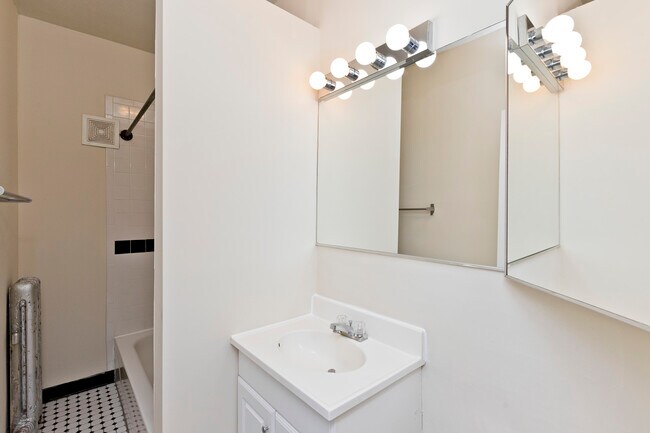 Foto del edificio - 3918 N Pine Grove Ave