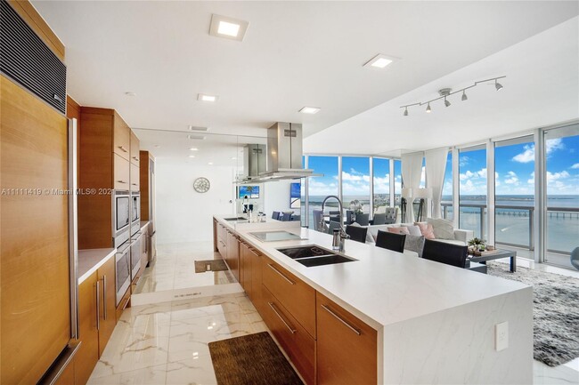 Building Photo - 495 Brickell Ave