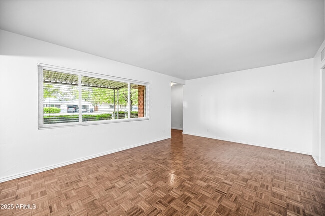 Foto del edificio - 4039 E Cambridge Ave